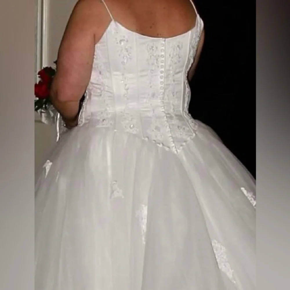 Oleg Cassini Wedding Gown Size 20 - Picture 12 of 12